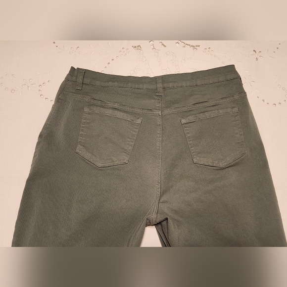 Gloria Vanderbilt® Amanda Classic Women's Straight Jeans (Sage Green 18L) - Picture 3 of 5